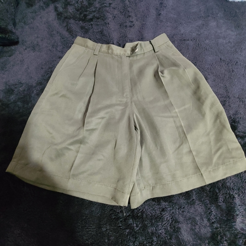 Liz Claiborne woman's shorts size 6